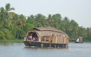 Kerala_Houseboat.jpg(Wikipedia)