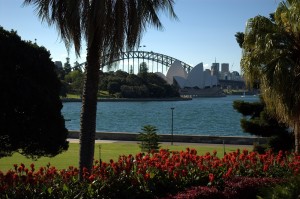 https://commons.wikimedia.org/wiki/File:Sydney_Harbour_Bridge_and_Opera_House_from_Botanic_Gardens.jpg