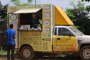 12491750_1016340161763328_3882390560311306311_o(Great Indian Bukaad)