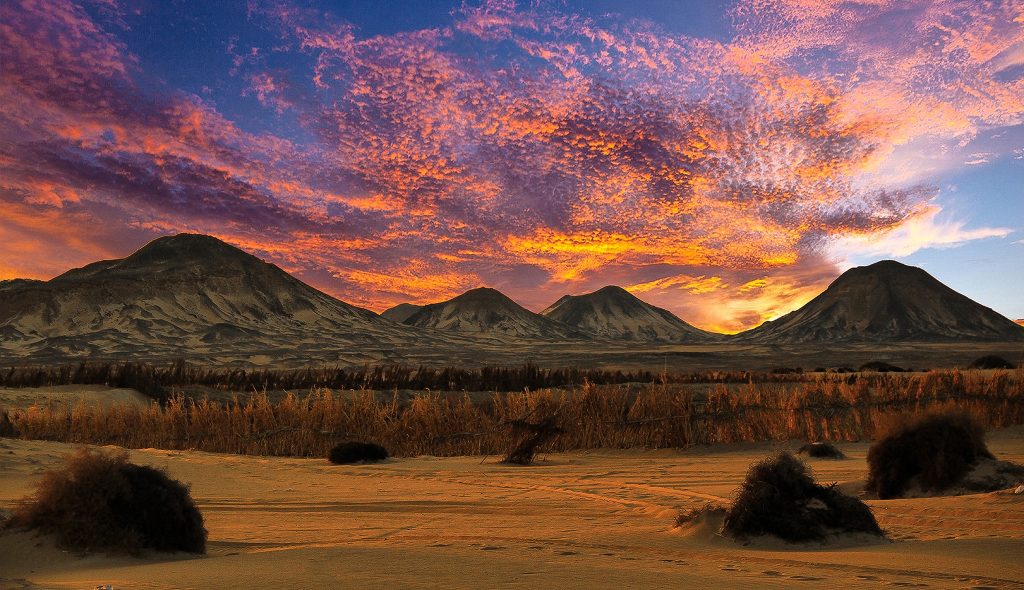 Black Desert in Bahariya Oasis, bizarre places in the world