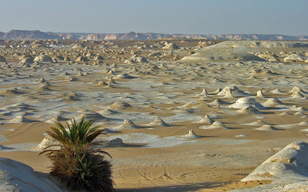 White desert, Egypt, bizarre places to visit