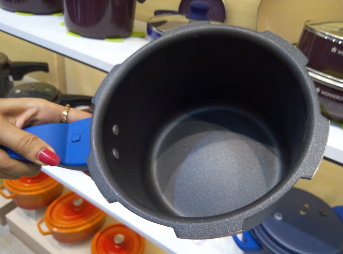 Inside of the cooker from Wonderchef