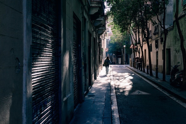 Alley architecture Barcelona-vacation rentals