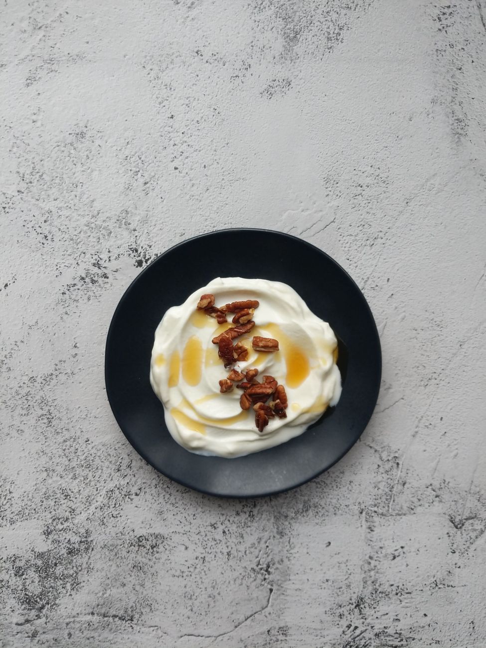 yogurt with pecan nuts