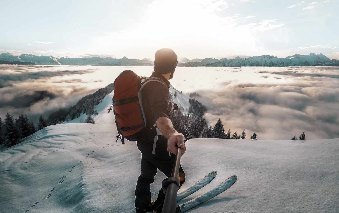 Photos by Lucas Favre on Unsplash ,solo traveller