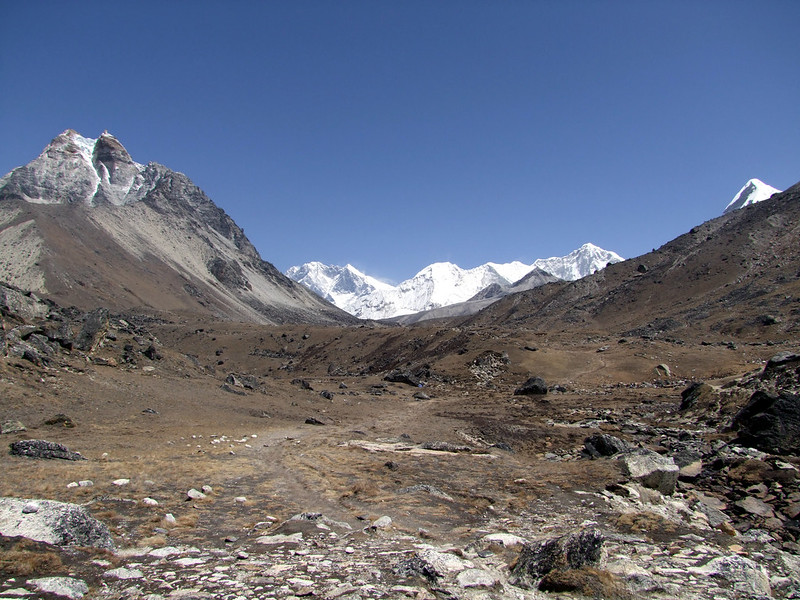 In the Hongu valley, with Everest and Lhotse up ahead