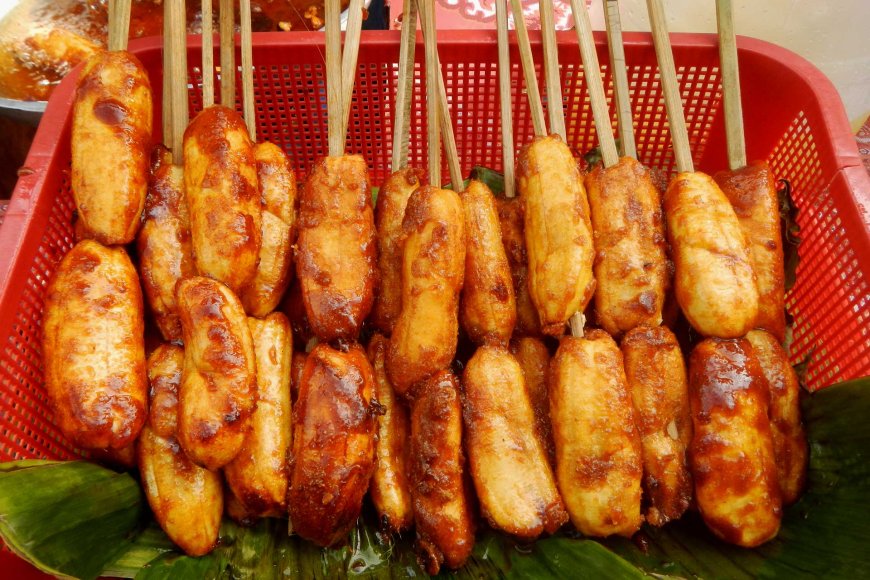 Banana cue skewers caramelized in sugar, a sweet Filipino street food staple in Manila’s night markets.