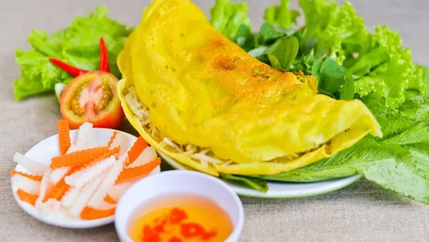 Vietnamese Southern Crispy Pancake, street food Vietnam